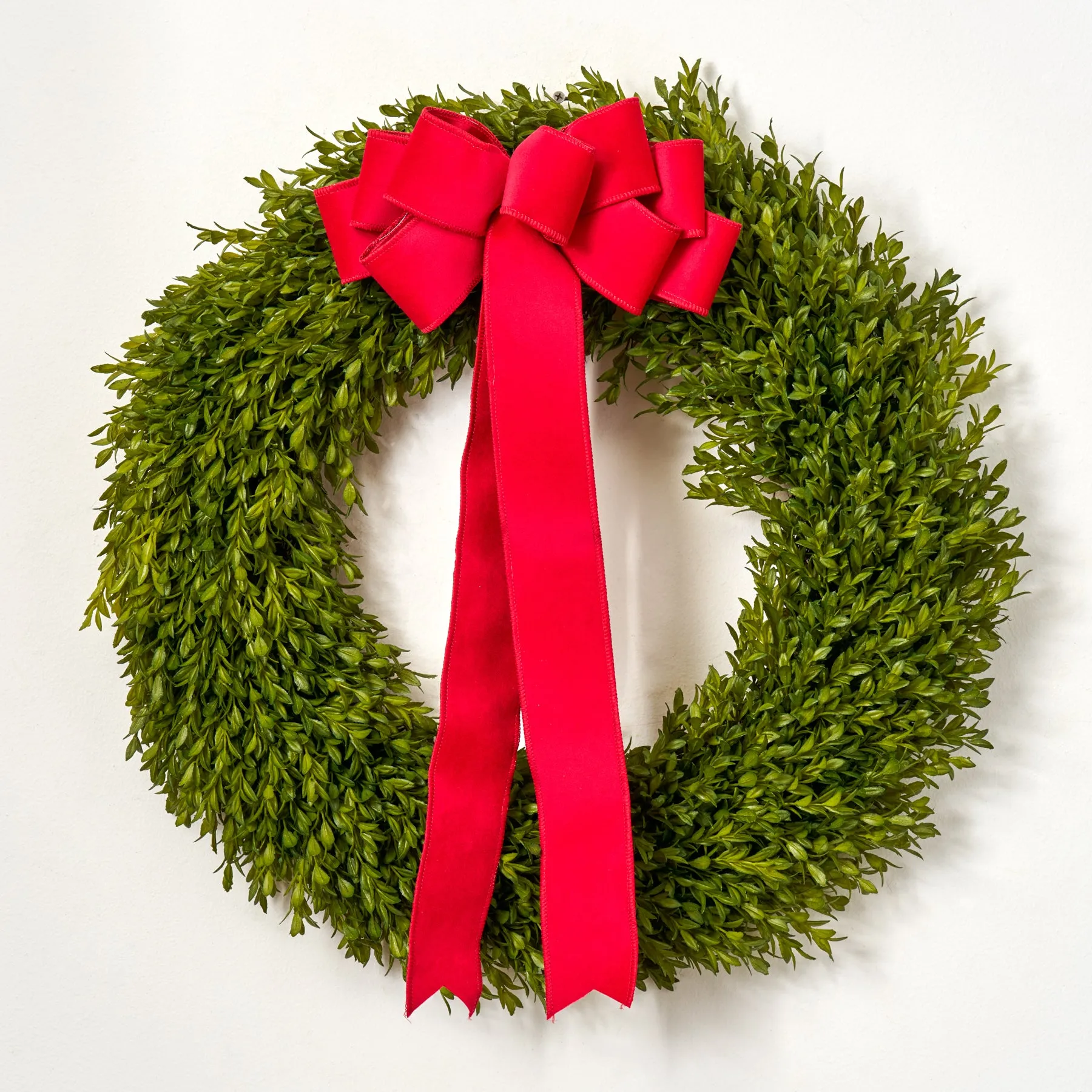 Realistic Boxwood Everyday All Seasons 24" Outdoor Greenery Christmas Wreath - 5 Holiday Bow Options